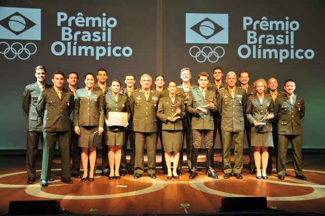 Atletas do Exército são melhores do ano em premiação do Comitê Olímpico do Brasil