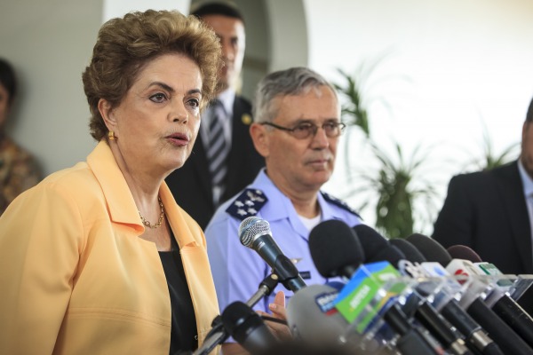 Presidenta Dilma, Ministro Aldo Rebelo e  o Comandante da Aeronáutica visitam o KC-390